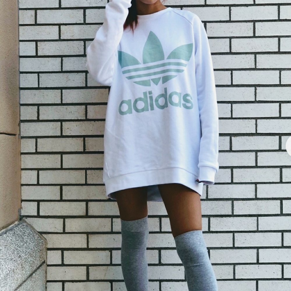 NWT OVERSIZED ADIDAS SWEATSHIRT